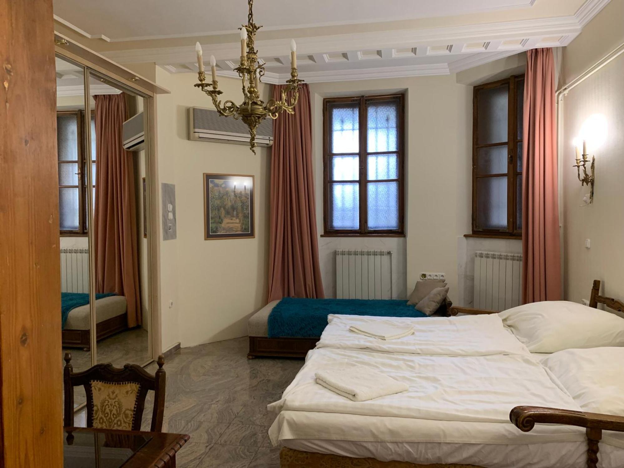 Kalmar Panzio, Budapest